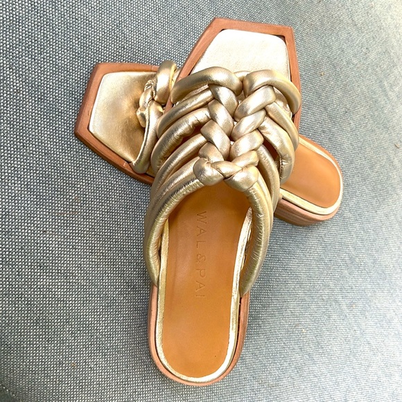 WAL & PAI Gold leather puffer square toe sandals - Picture 2 of 5